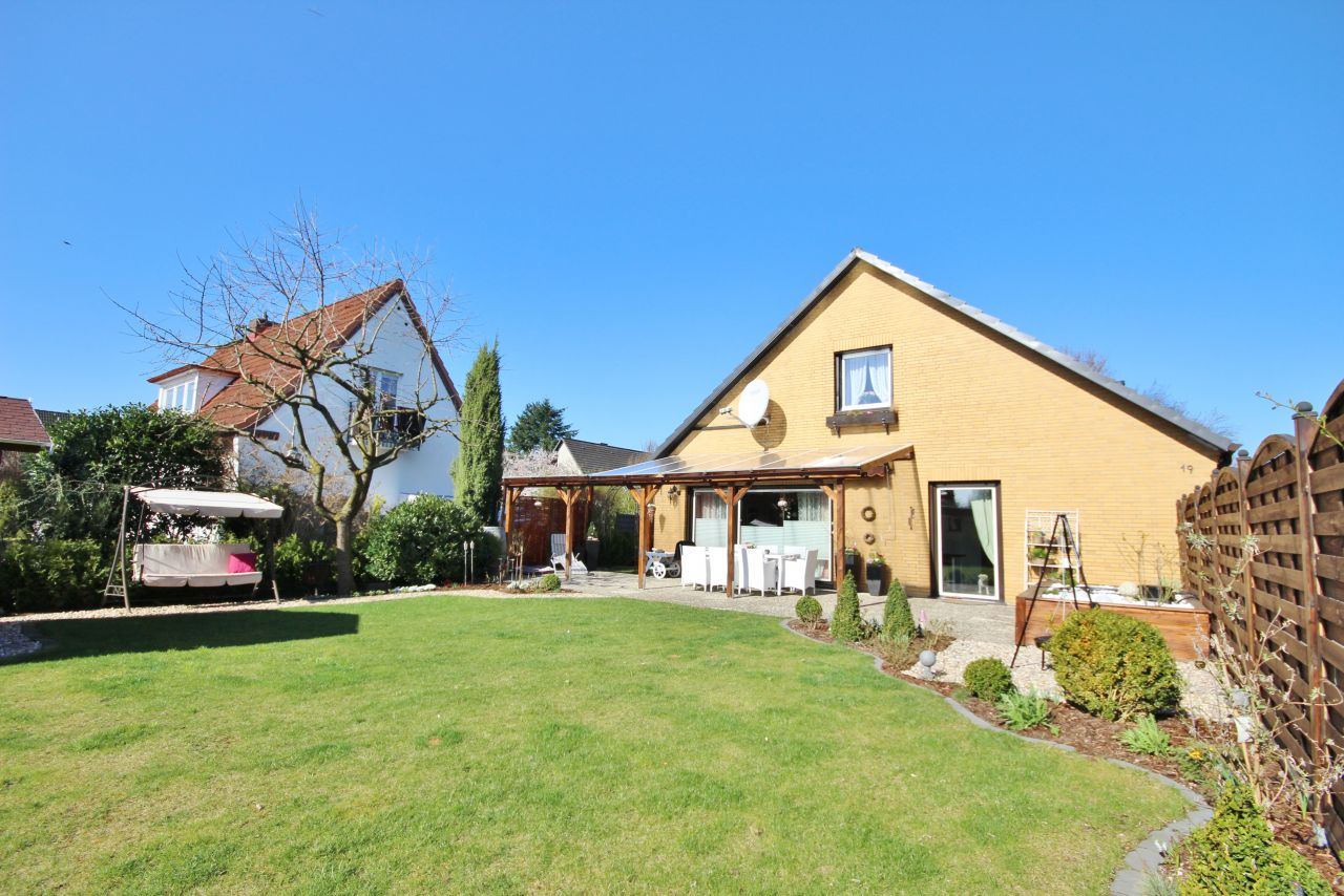 Traumhaftes Einfamilienhaus mit Seeblick – Ihr neues Zuhause! Traumhaftes Einfamilienhaus mit Seeblick – Ihr neues Zuhause!